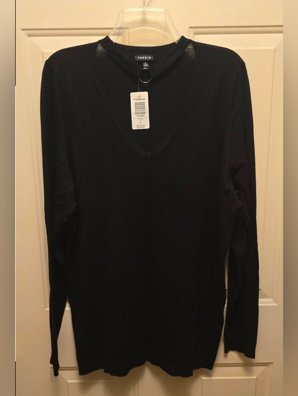 Torrid Black Choker V-Neck Long Sleeve Sweater
Size 2 = Size 18/20
♡NWT♡